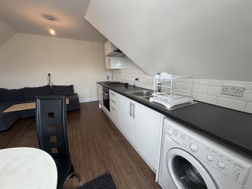 Property photo 3 of 7 Kithcen