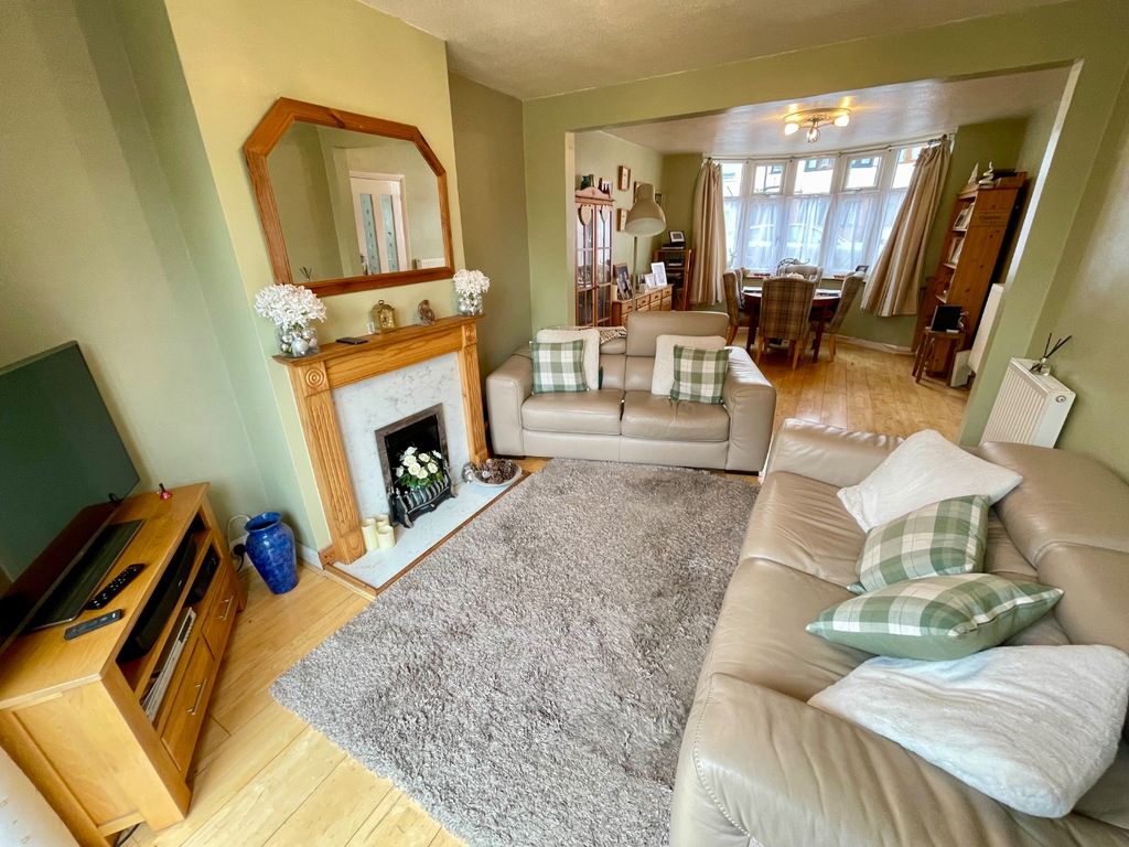 Property photo 2 of 12 4380533