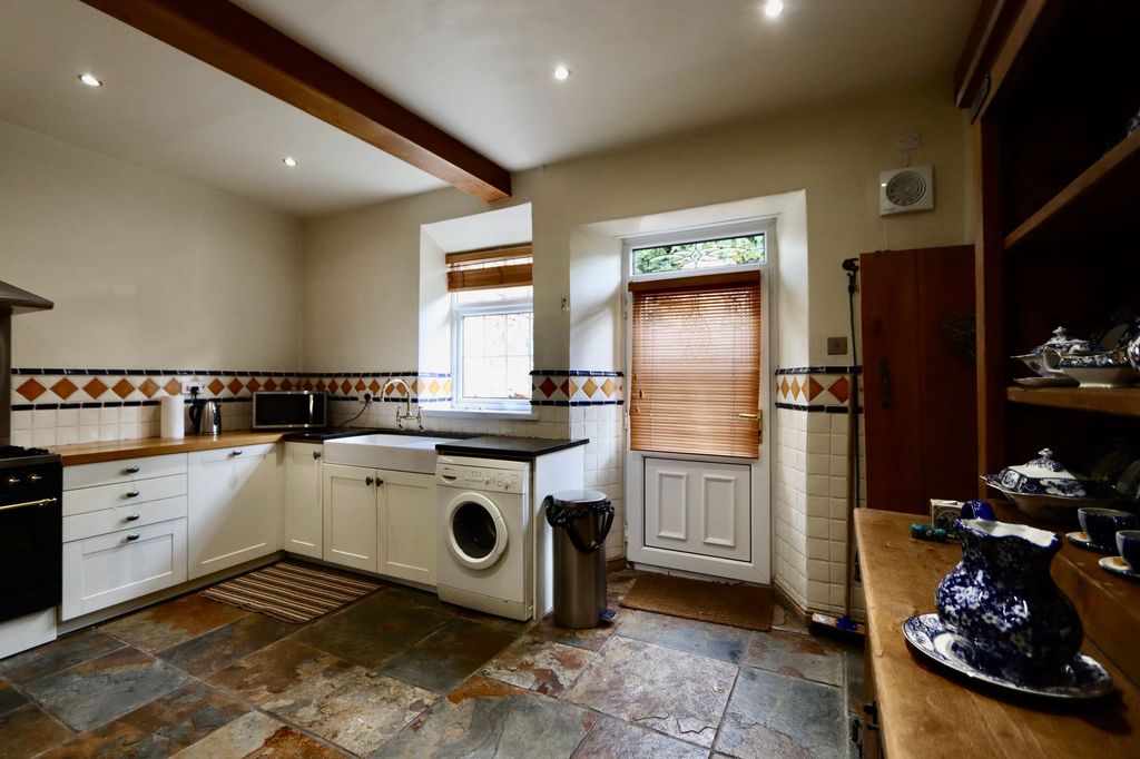 Property photo 3 of 32