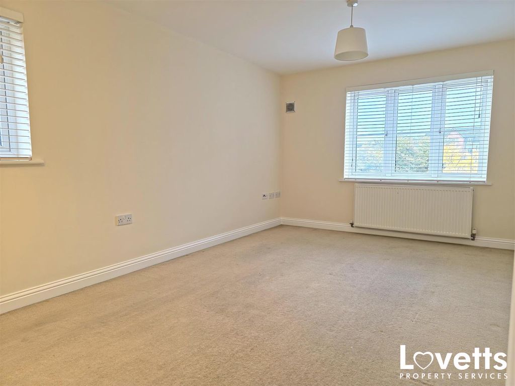 Property photo 2 of 10 Living Room