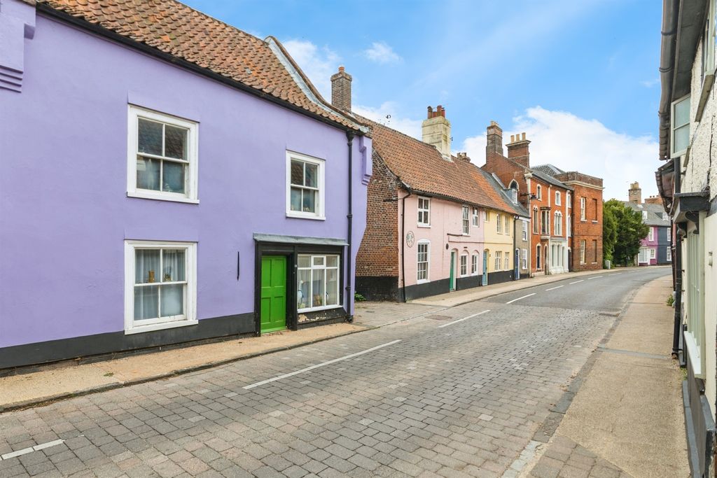 Property photo 1 of 17