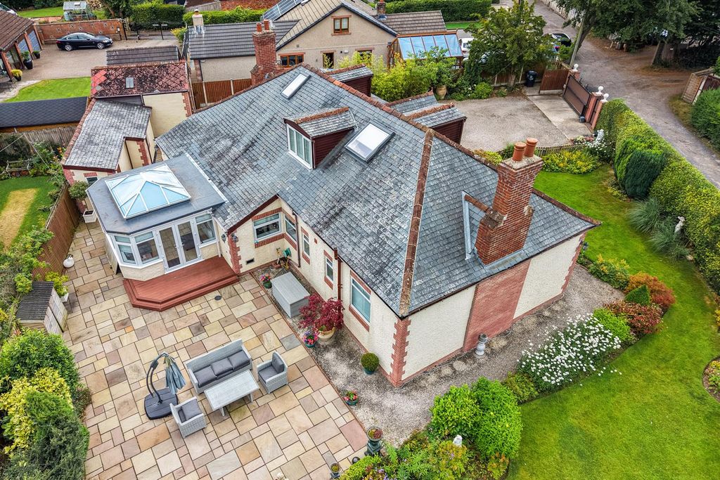 Property photo 2 of 32