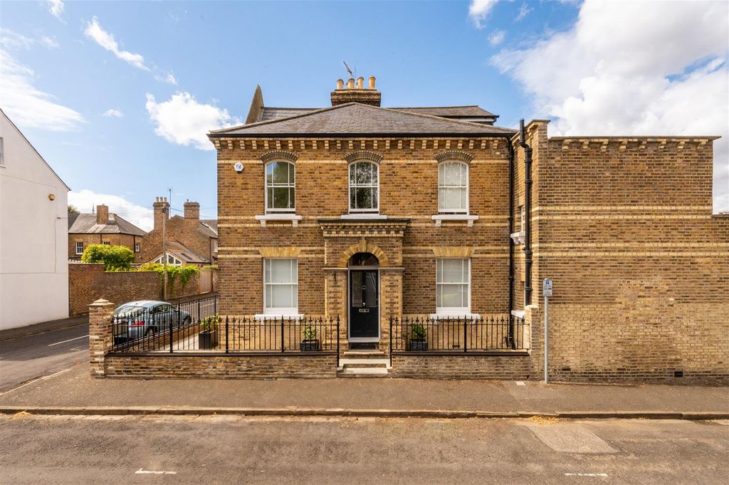 Property photo 2 of 30