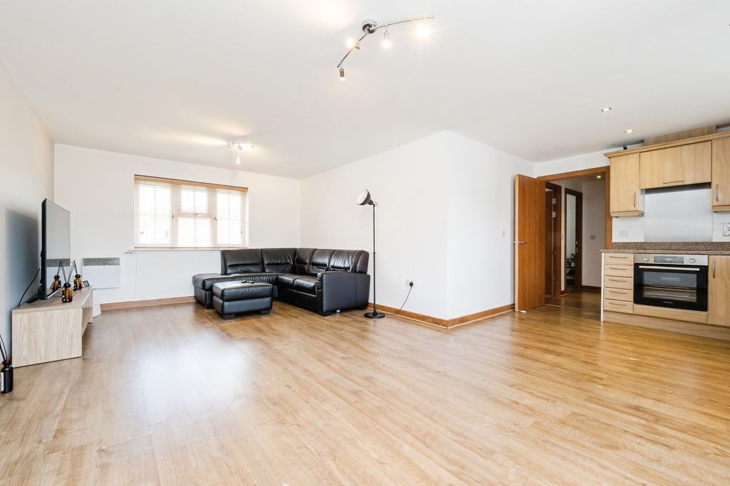 Property photo 2 of 17 Louge/Dining Area