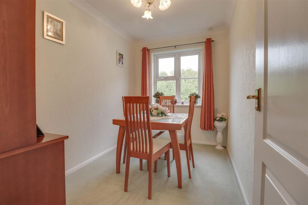 Property photo 3 of 13 36 Sycamore Court-7.Jpg