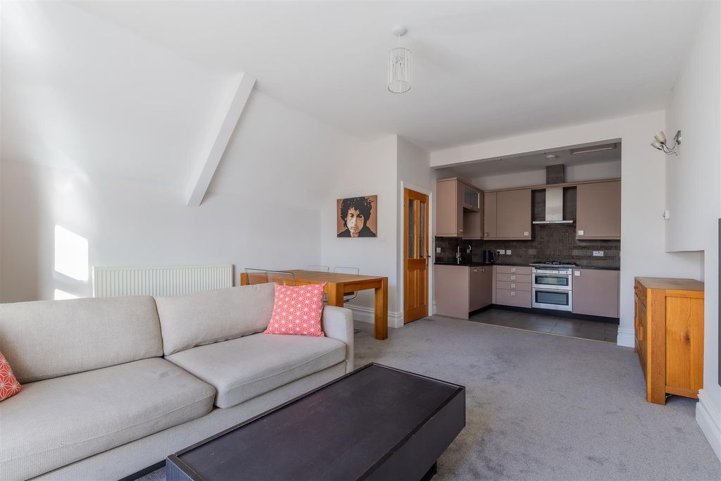 Property photo 2 of 17 11 Glan Y Llyn Apartments-7.Jpg