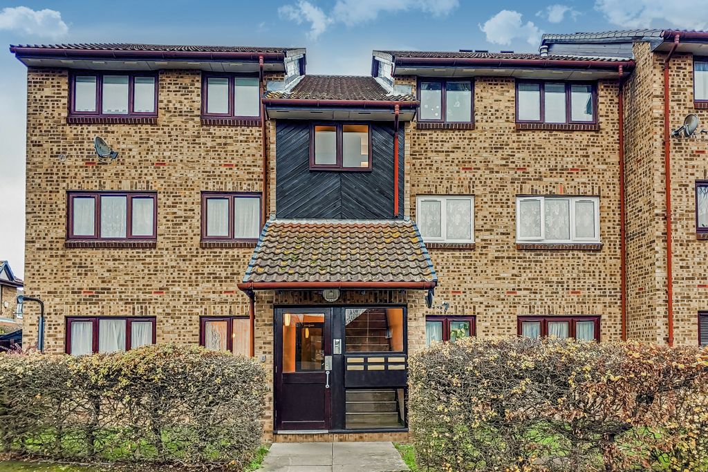 Property photo 1 of 13 2 Bedroom Ground Floor Flat
