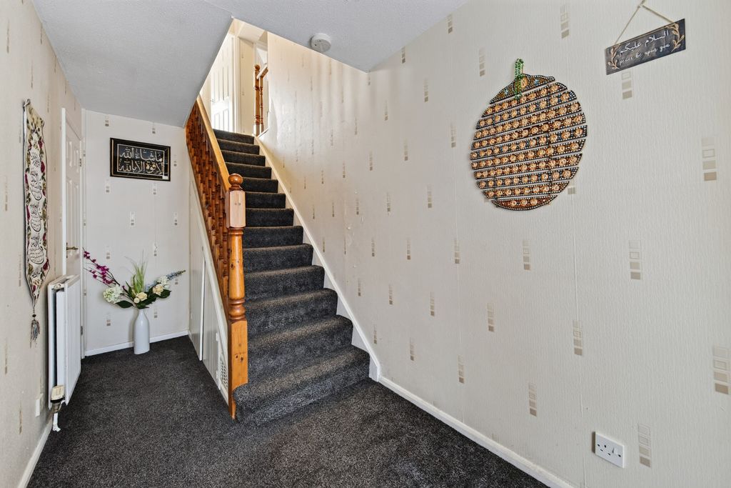 Property photo 2 of 26
