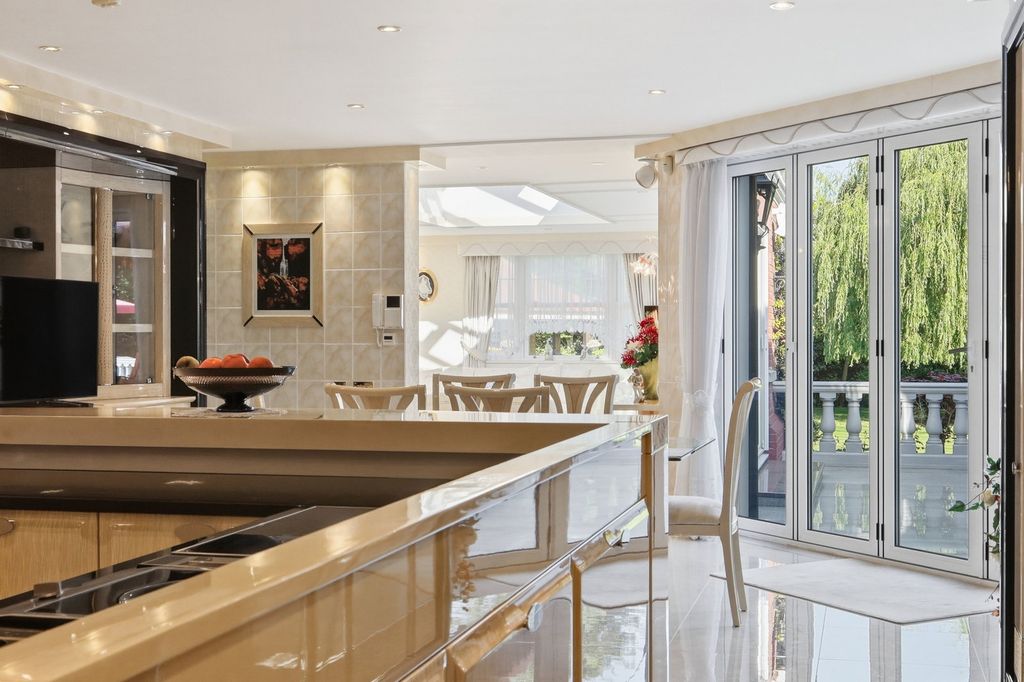 Additional image 14 of 5 bed detached house for saleWambrook Close, Hutton Mount, Brentwood CM13