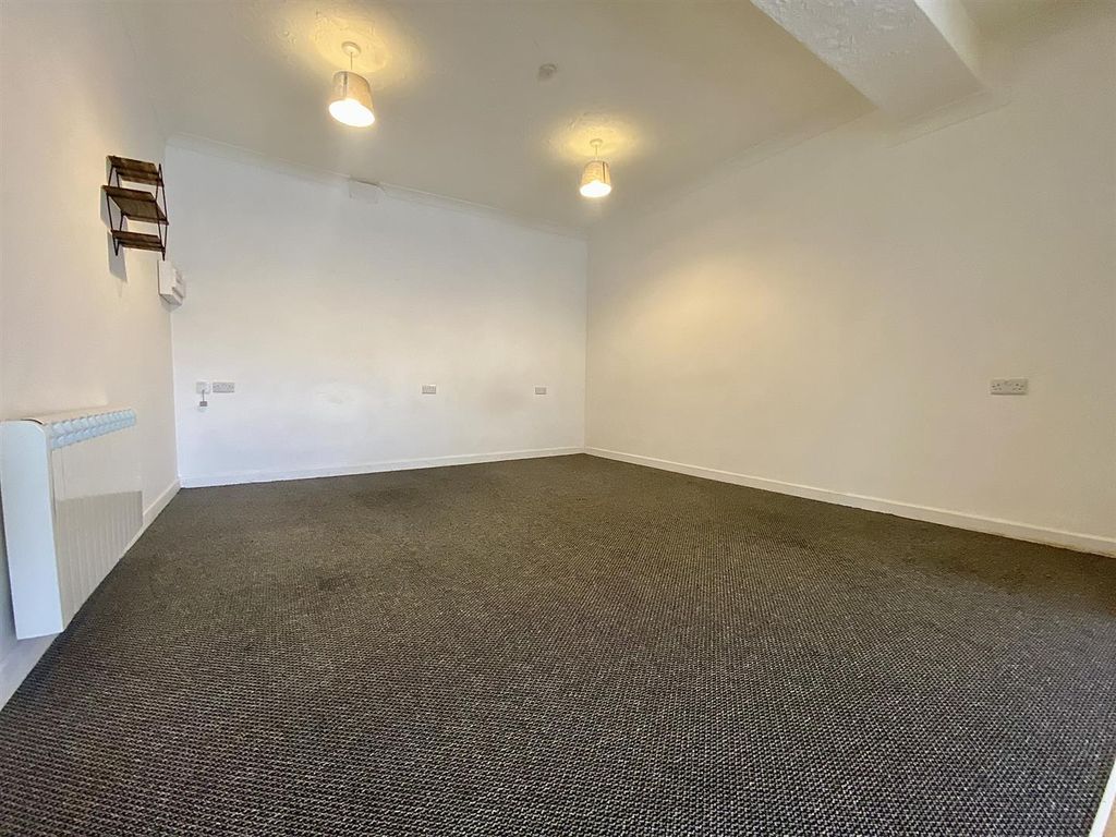 Property photo 2 of 4