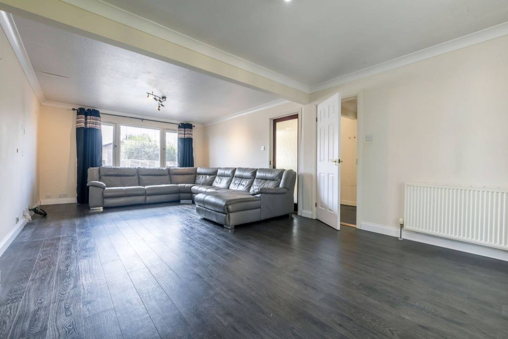 Property photo 3 of 37