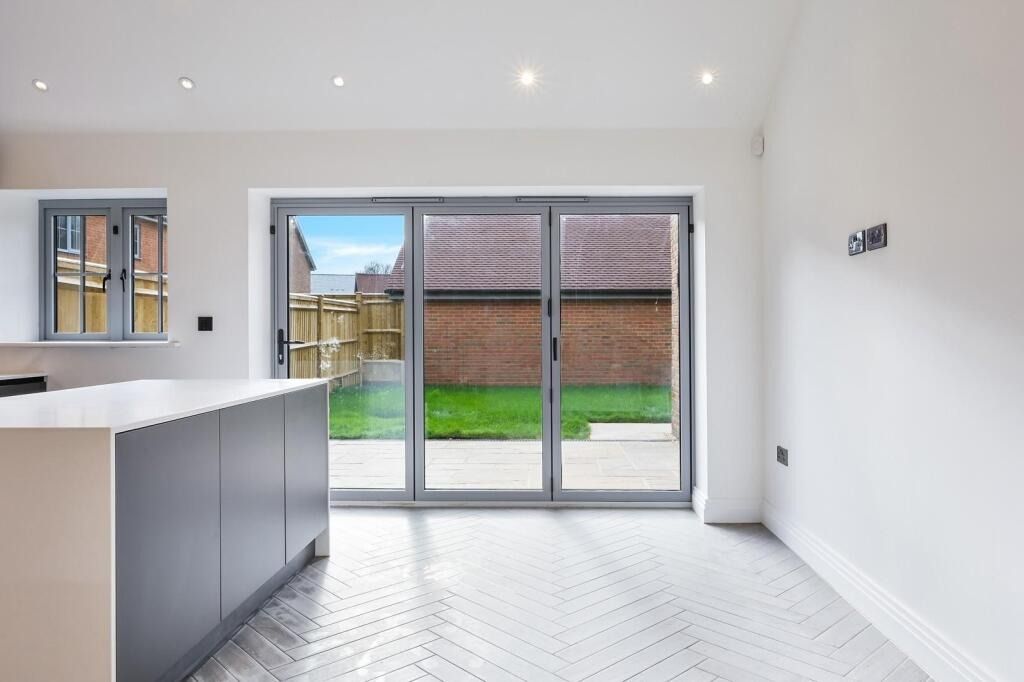 Property photo 3 of 41 4560252