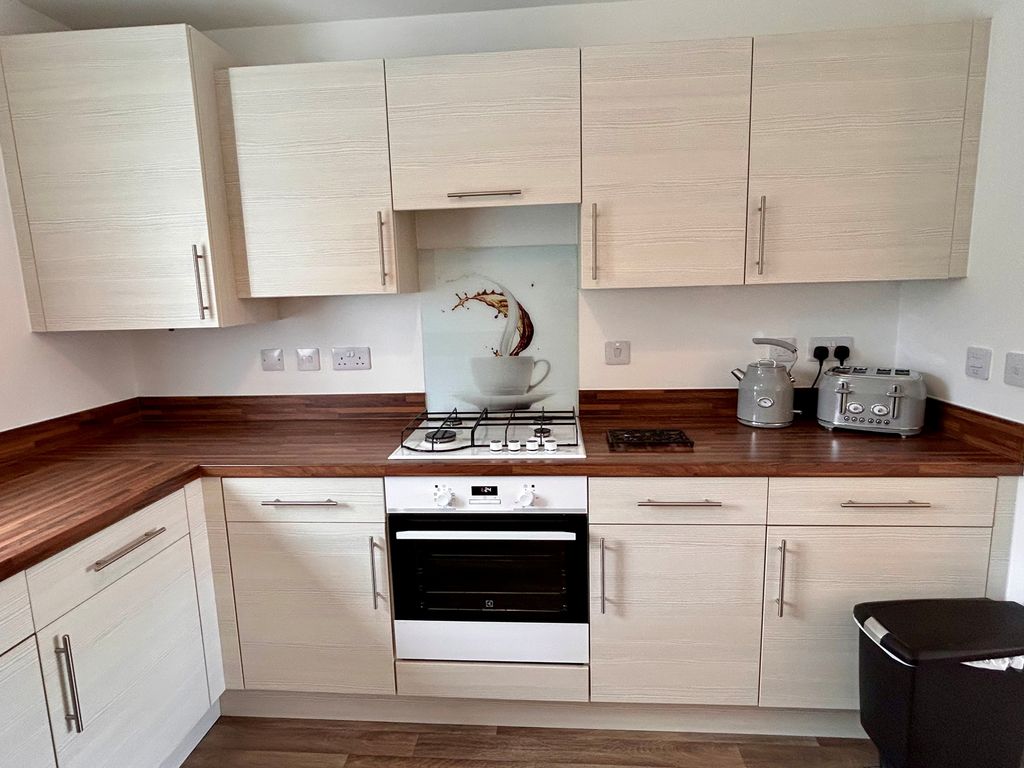 Property photo 2 of 12 Kit3