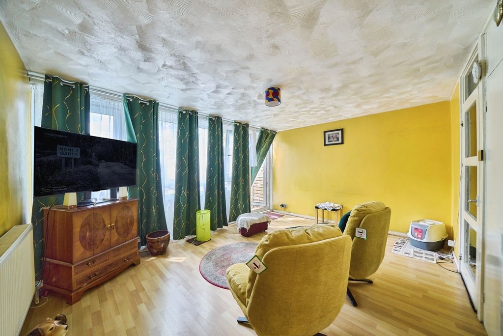 Property photo 3 of 18 Pbox-Img.Jpg