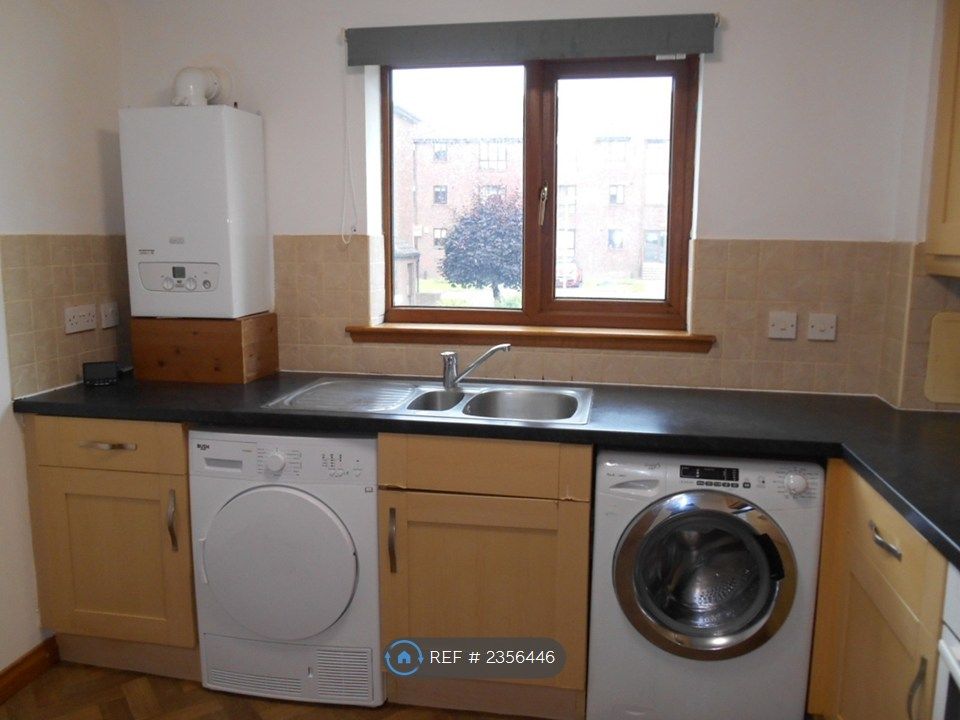 Property photo 2 of 10 Dining Kitchen