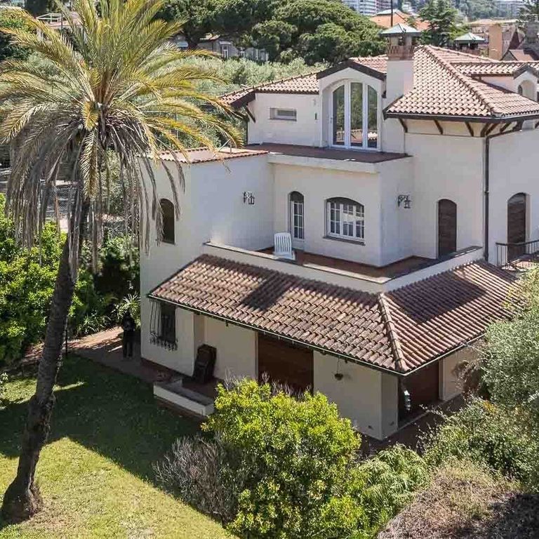Property photo 1 of 19 Elegant Villa In Scenic Bordighera, Liguria