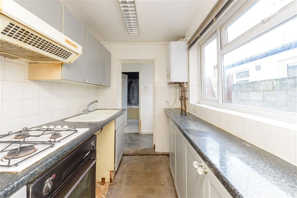 Property photo 3 of 6 Kitchen