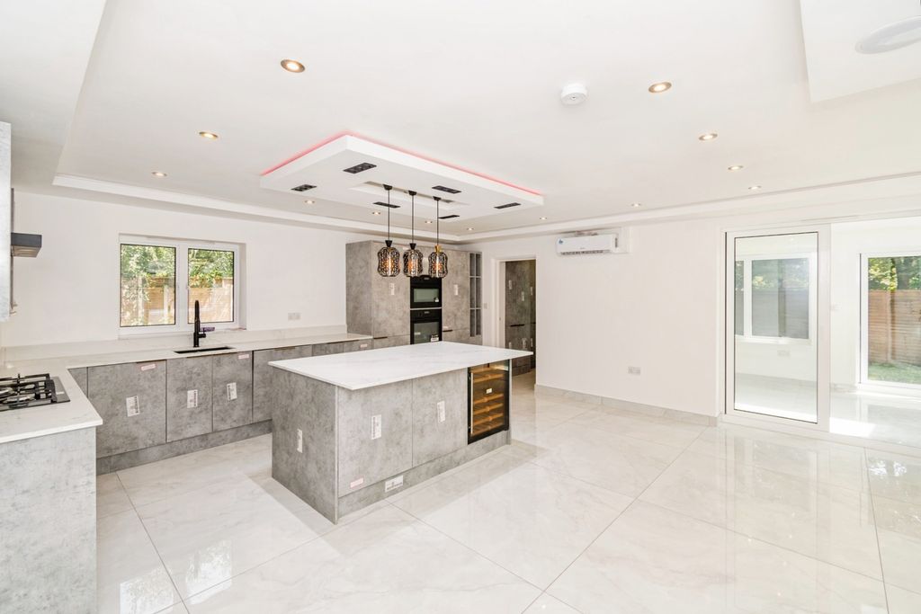Property photo 2 of 26 Pbox-Img.Jpg