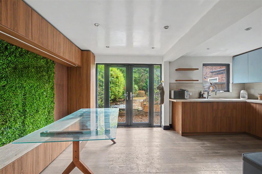Property photo 3 of 21 Dining Kitchen