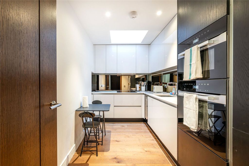 Property photo 2 of 10 Kitchen