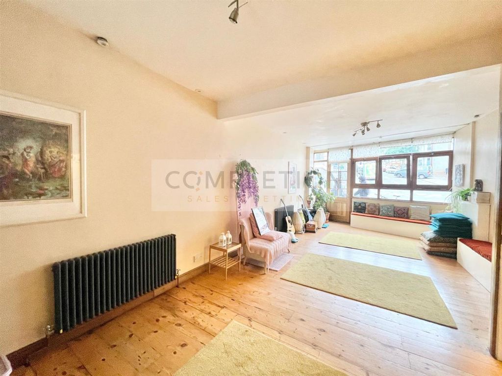 Property photo 3 of 19 18.Png