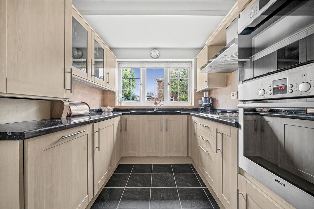 Property photo 2 of 19 Picture No. 12