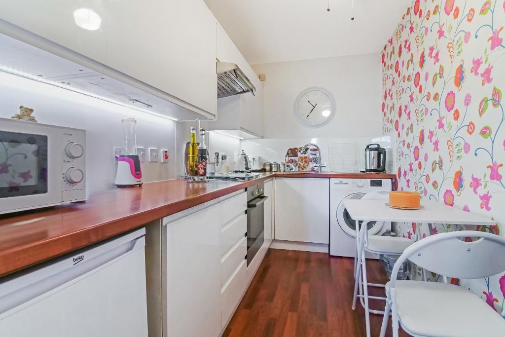 Property photo 3 of 18 Kitchen
