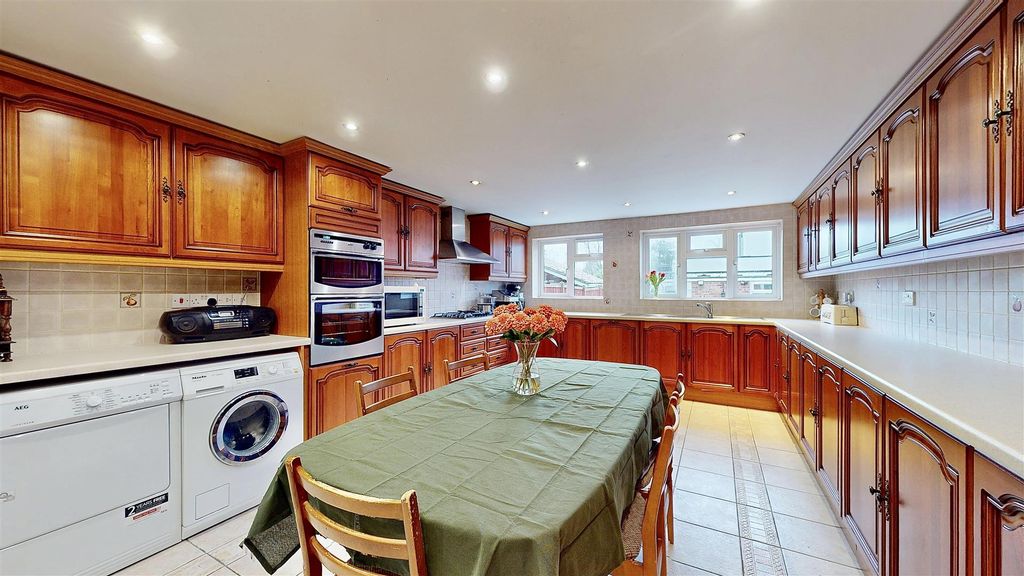 Property photo 3 of 27 P5.Jpg