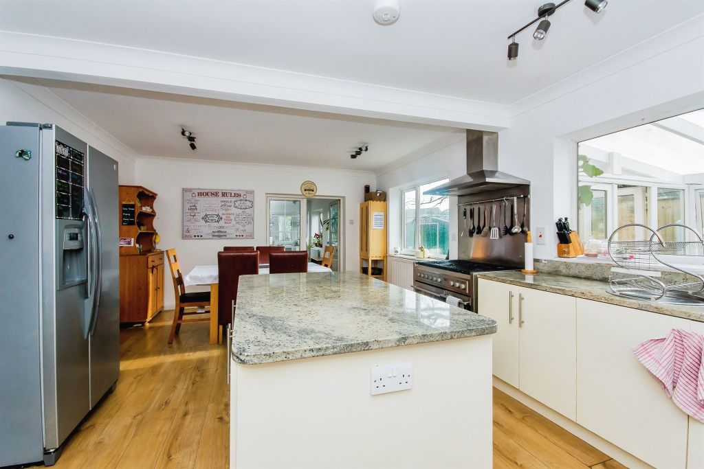 Property photo 2 of 32