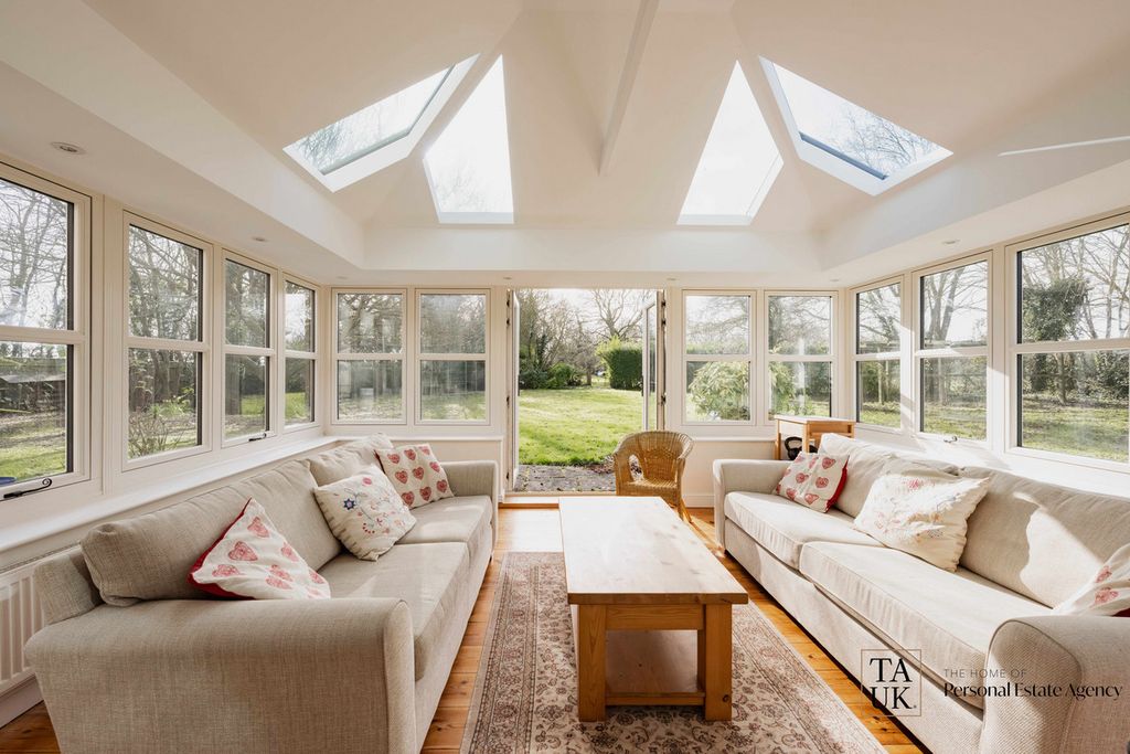 Property photo 3 of 32