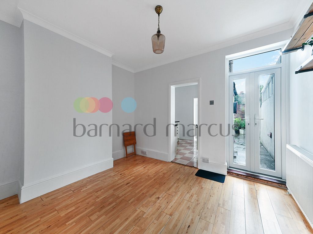 Property photo 3 of 10 Living Room