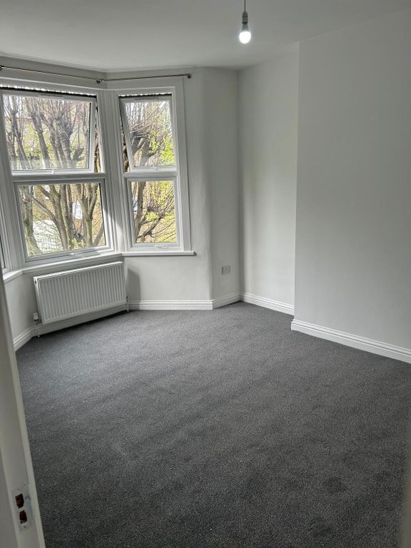 Property photo 1 of 15 Three Bedroom First Floor Flat