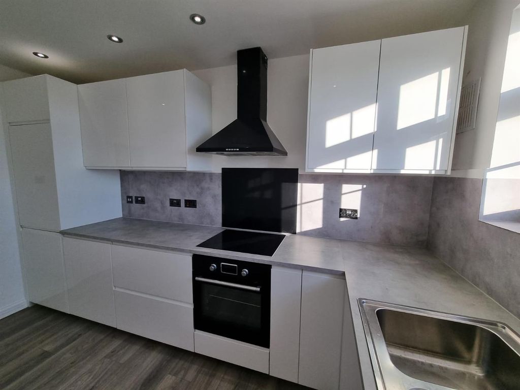 Property photo 3 of 13 Kitchen