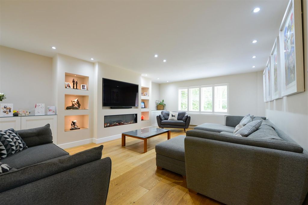 Property photo 3 of 32 Fen Pond Road1.Jpg