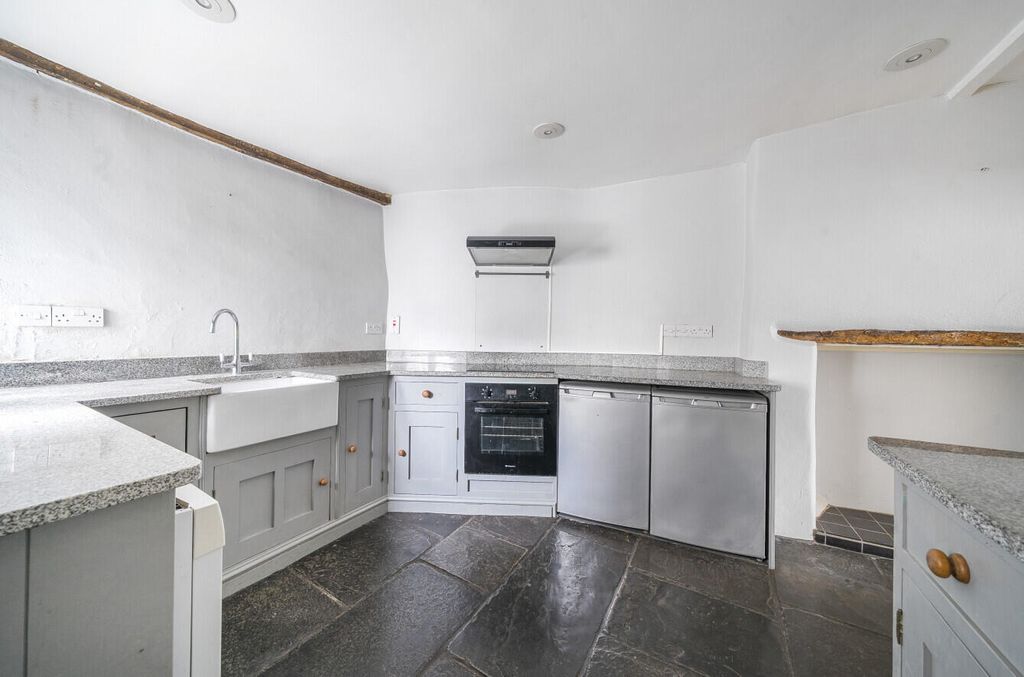 Property photo 2 of 24 Kitchen