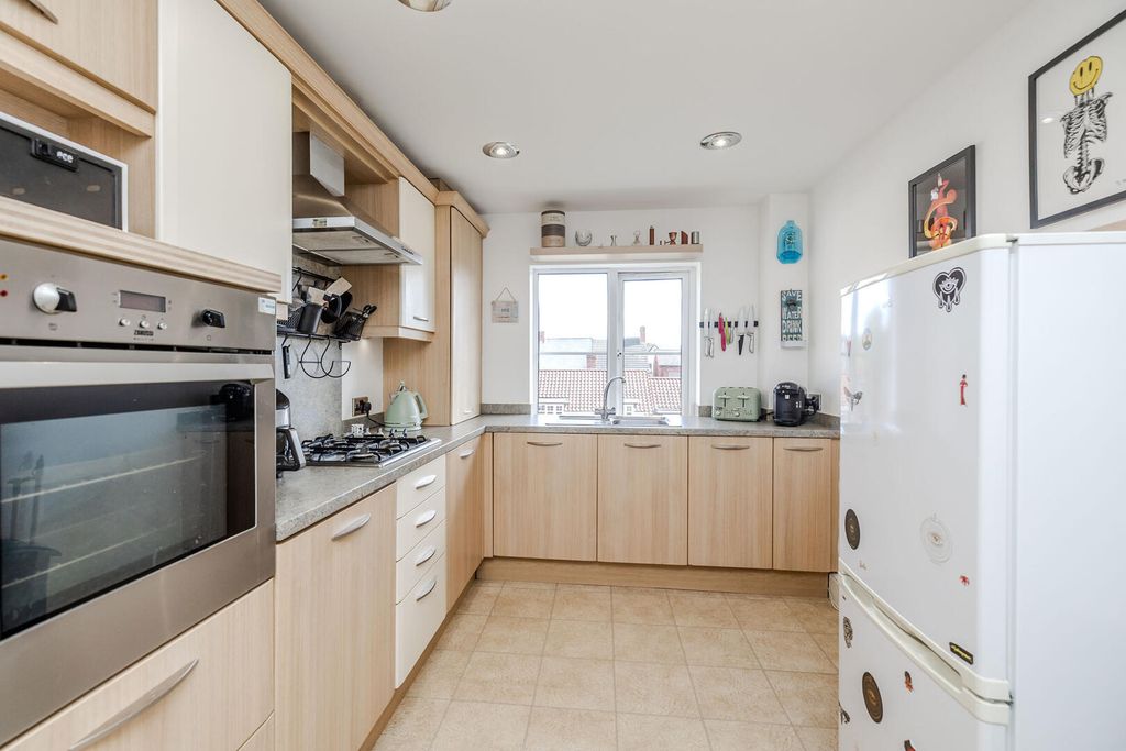 Property photo 2 of 21 Kitchen