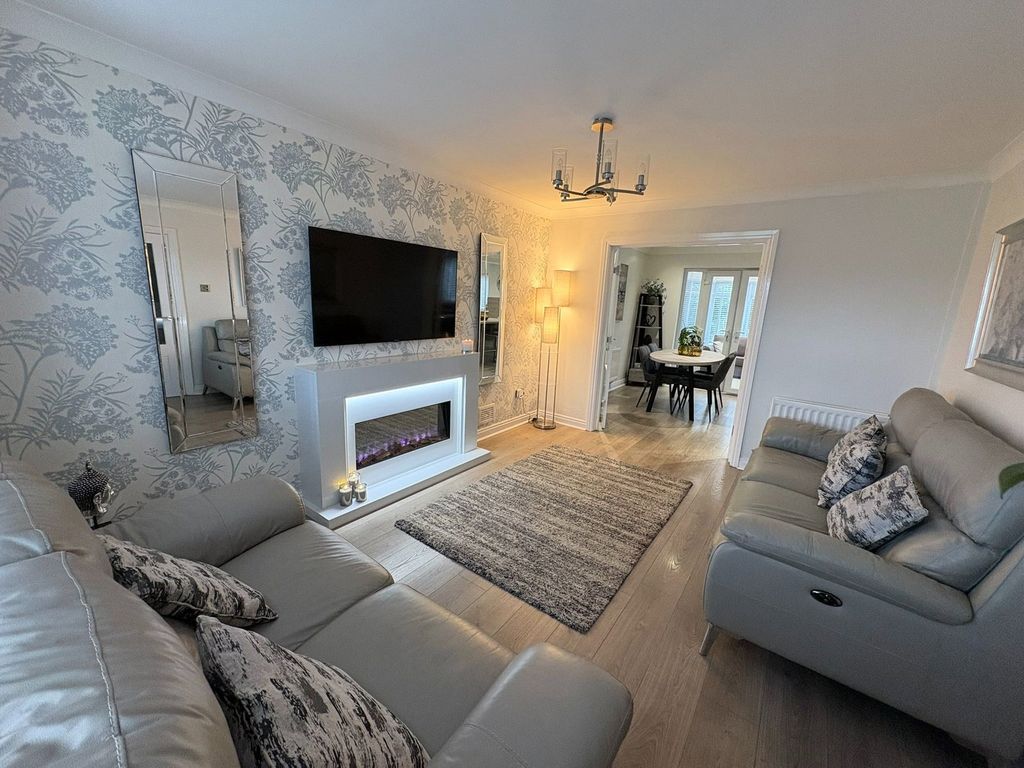 Property photo 3 of 32