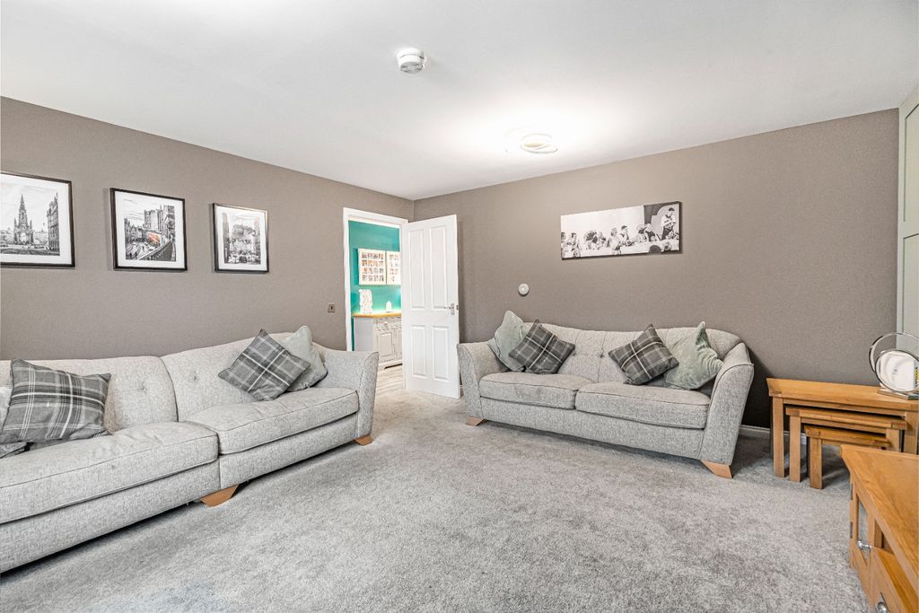 Property photo 3 of 44 4825096