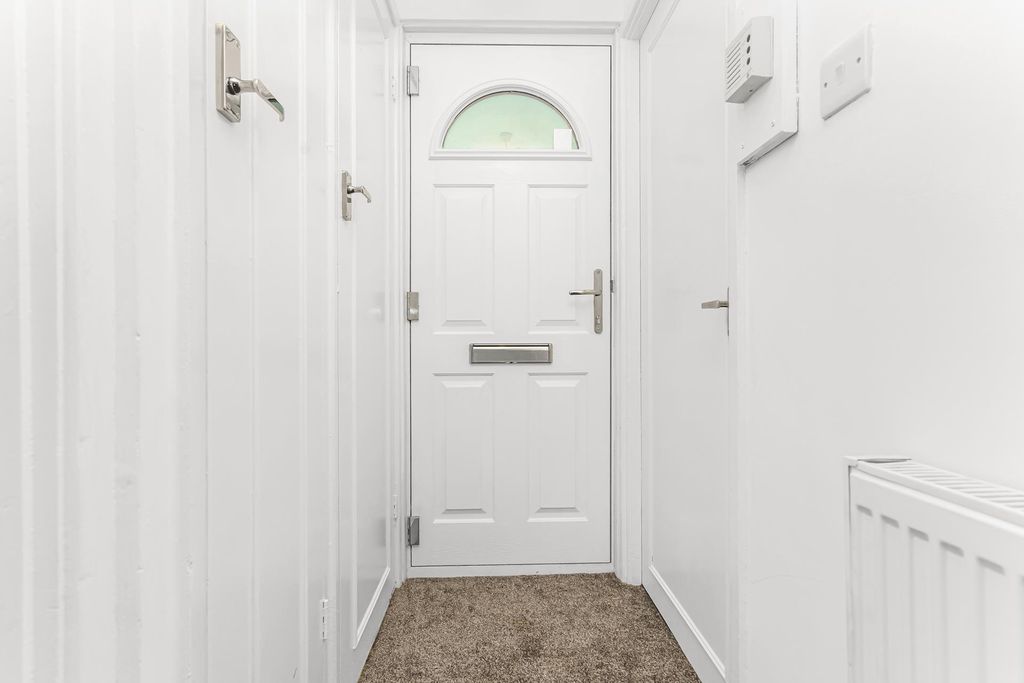 Property photo 2 of 13 Hallway.