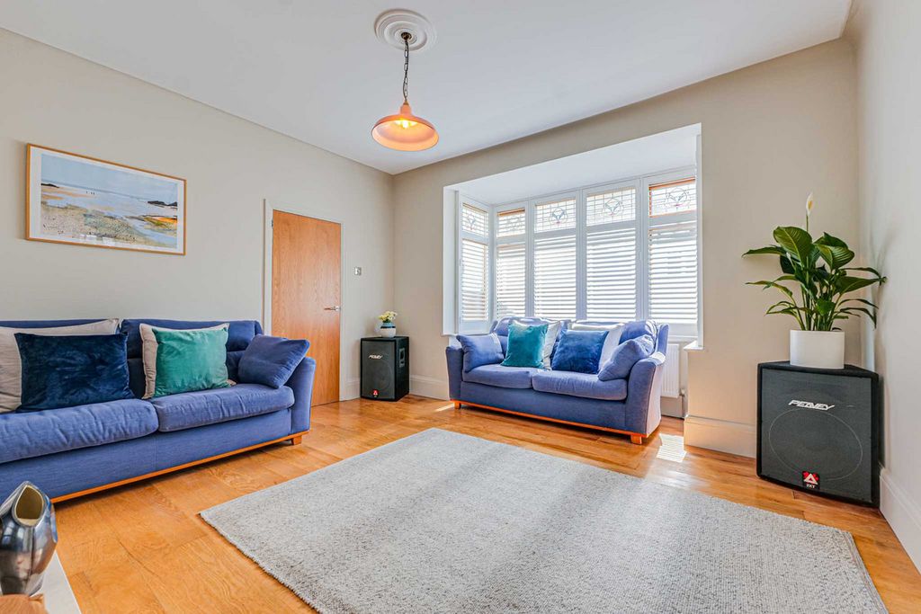 Property photo 2 of 40