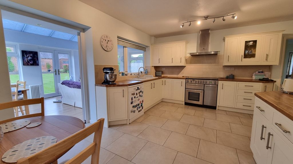 Property photo 2 of 32