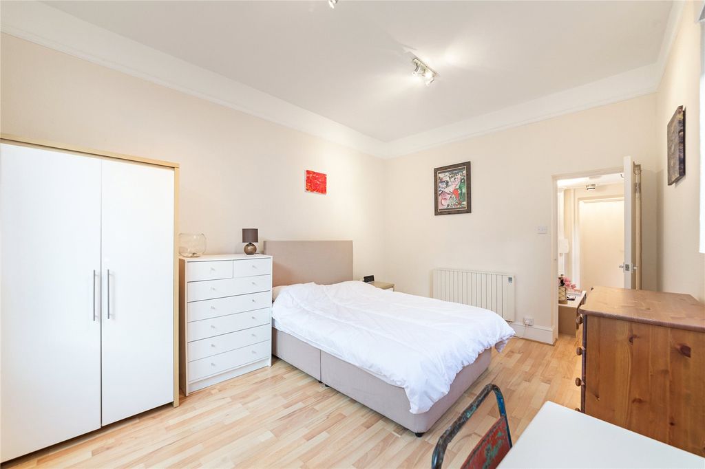 Property photo 3 of 7 Studio