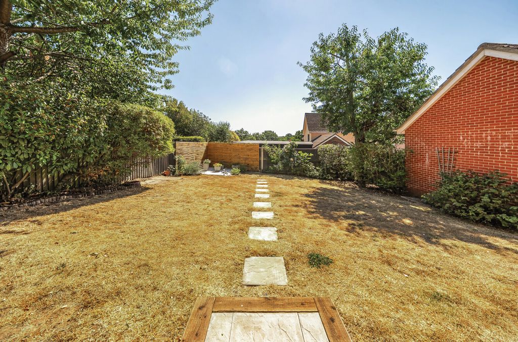 Property photo 3 of 18 Garden