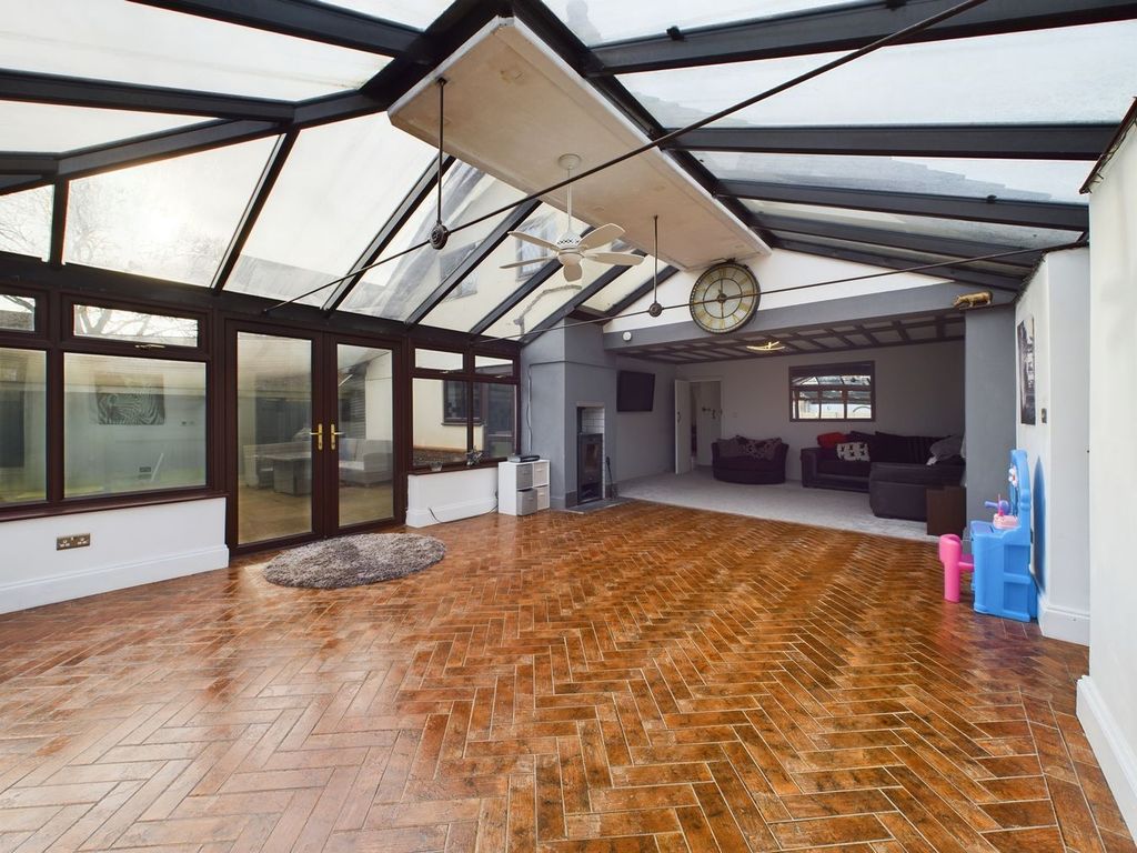 Property photo 3 of 31