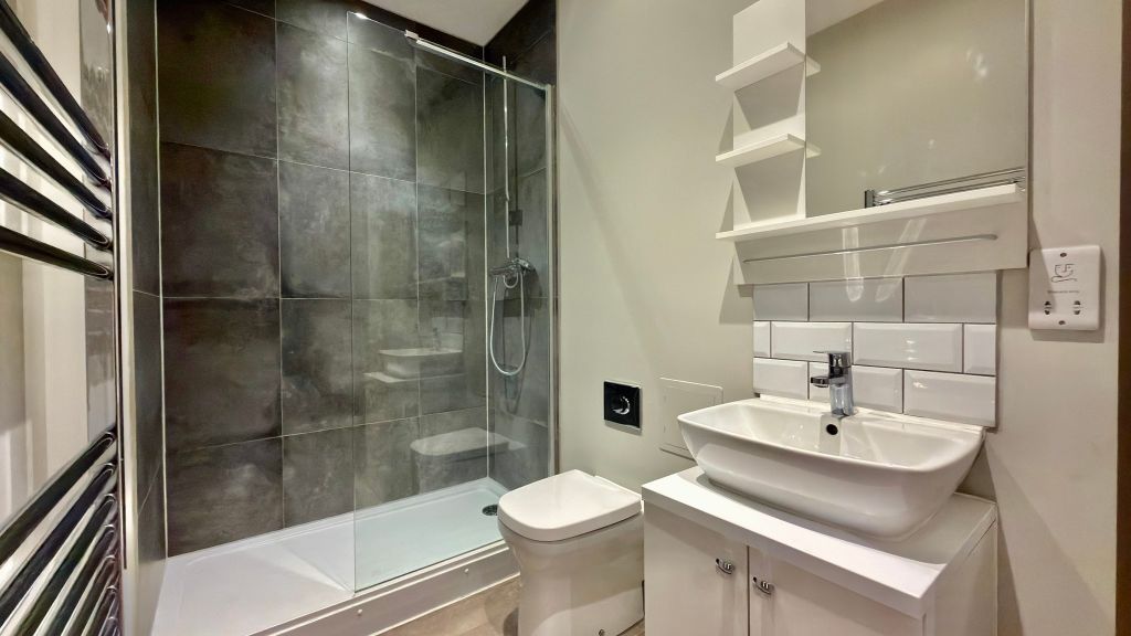 Property photo 3 of 13 Bathroom