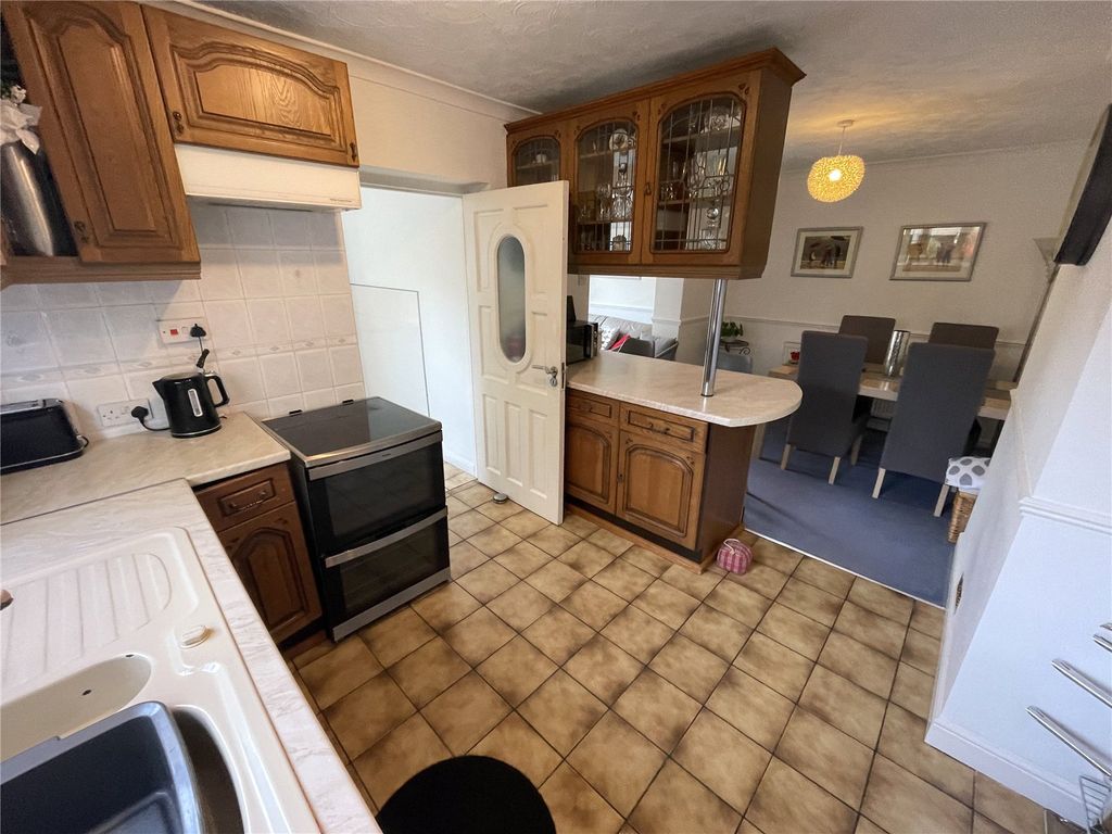 Property photo 3 of 13 Kitchen