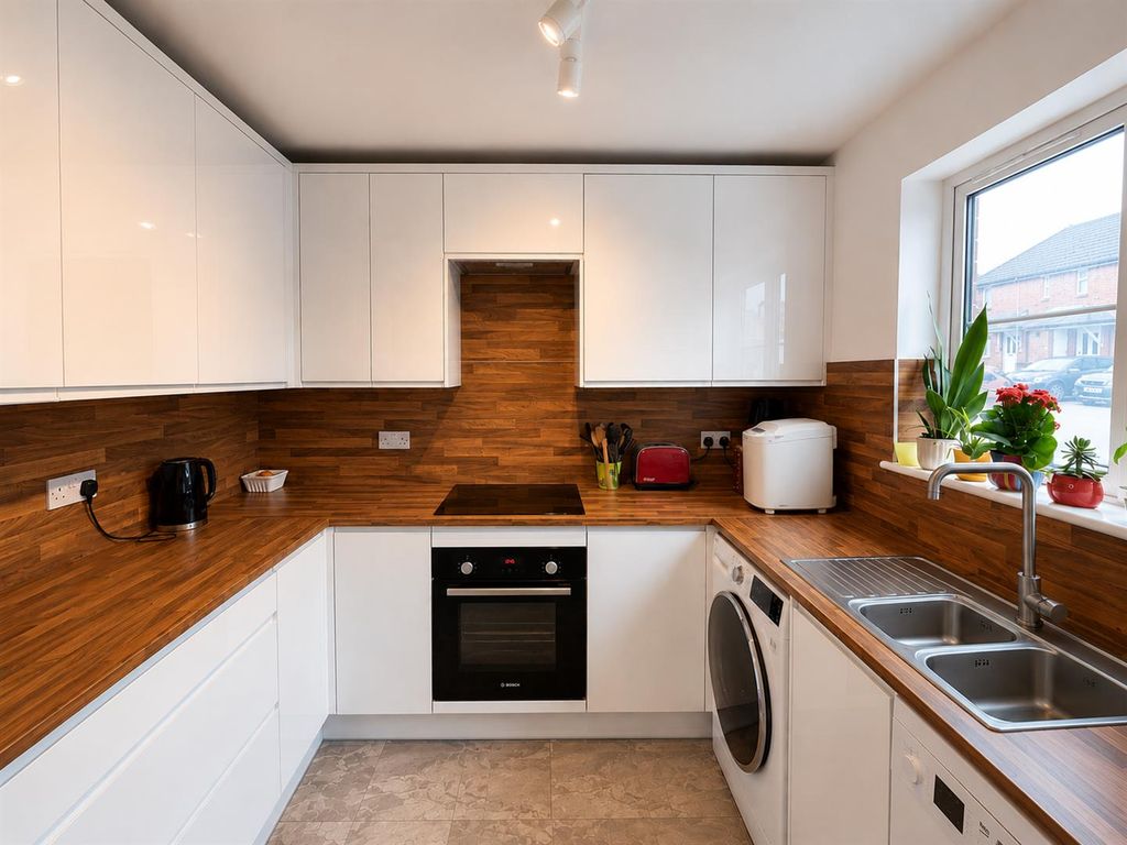Property photo 2 of 18 92Bd6d87-5753-40B3-Acb5-00Fd74428Fa3.Png
