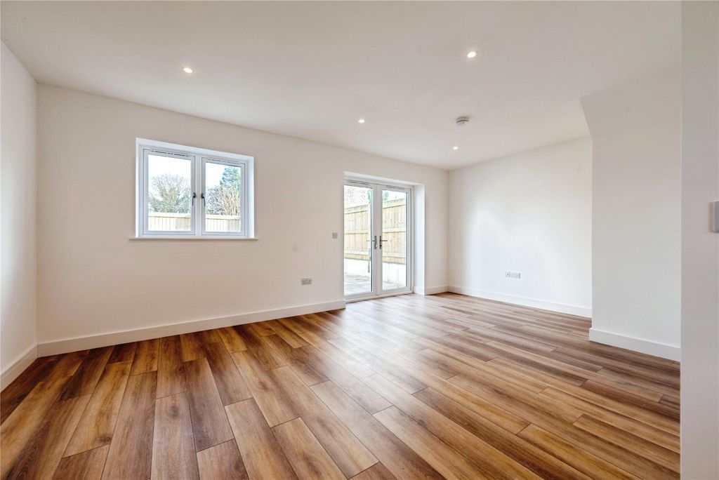 Property photo 2 of 30 Picture No. 17