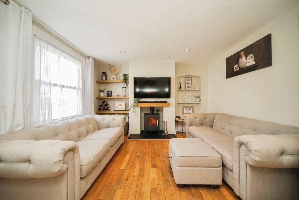 Property photo 3 of 17 Photo