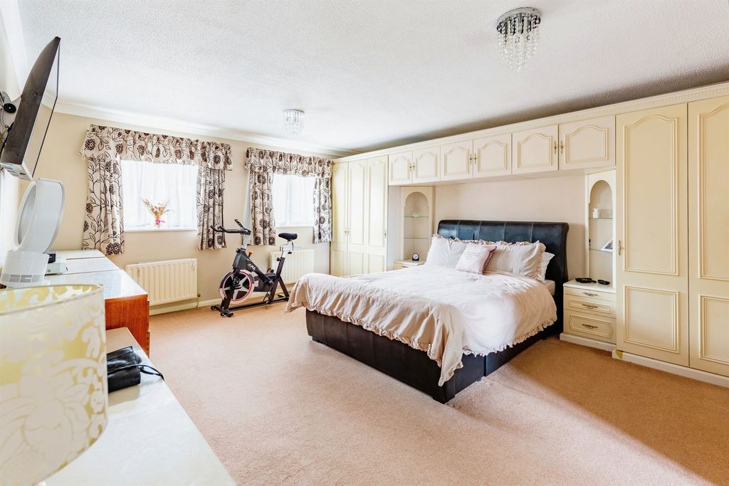 Property photo 3 of 15